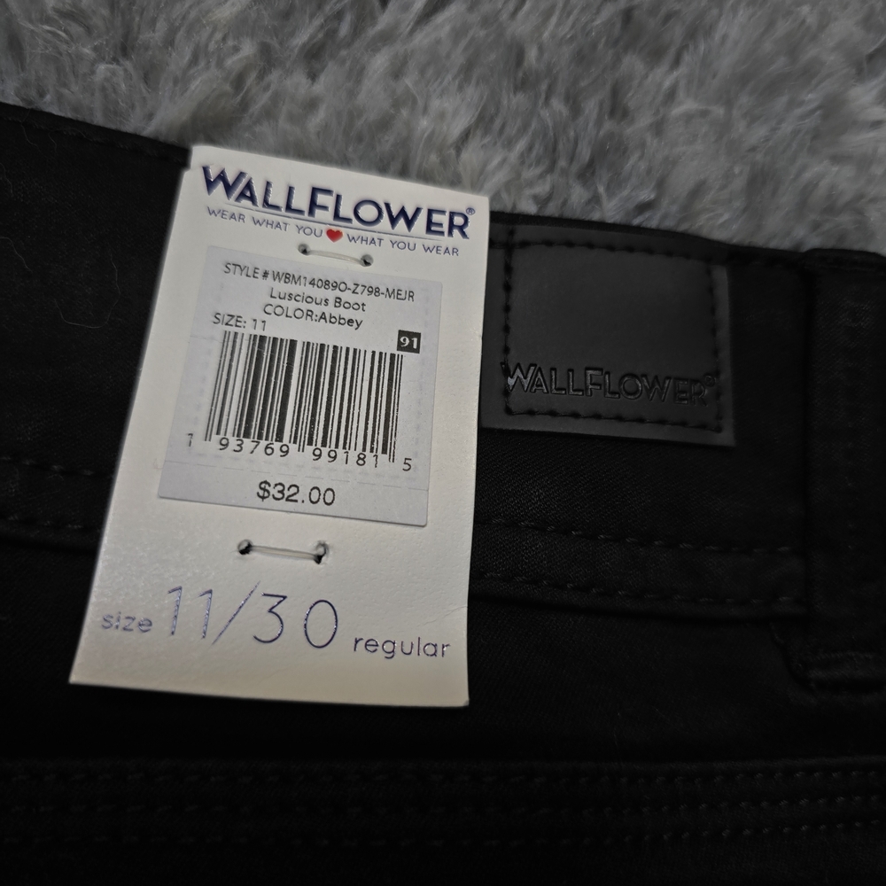Wallflower Women's Luscious Curvy Fit Bootcut Jeans 11/30 - Picture 4 of 5